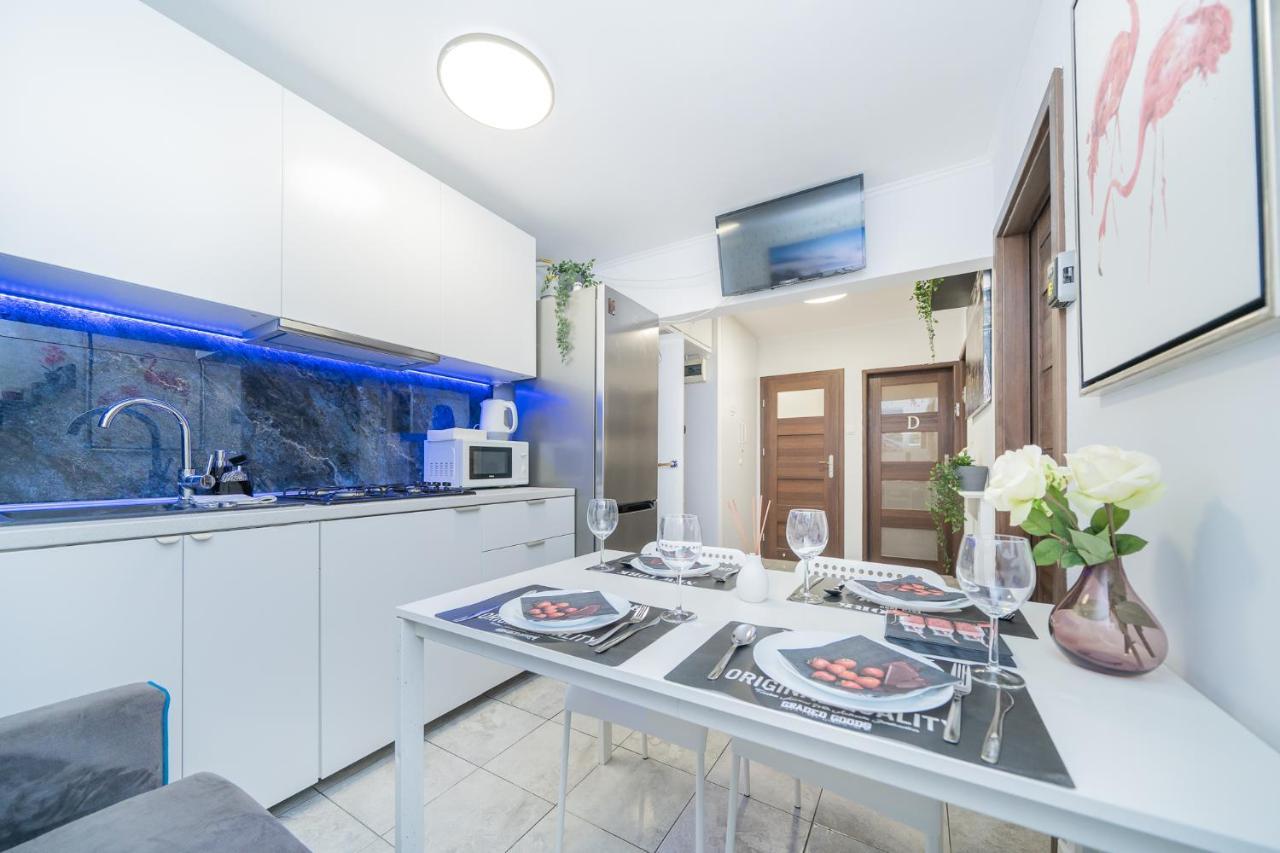 Unitapartaments Short Rent Apartment In Warsaw By Metro Station Rondo Onz Apart With 3Bedrooms 23 Exterior foto