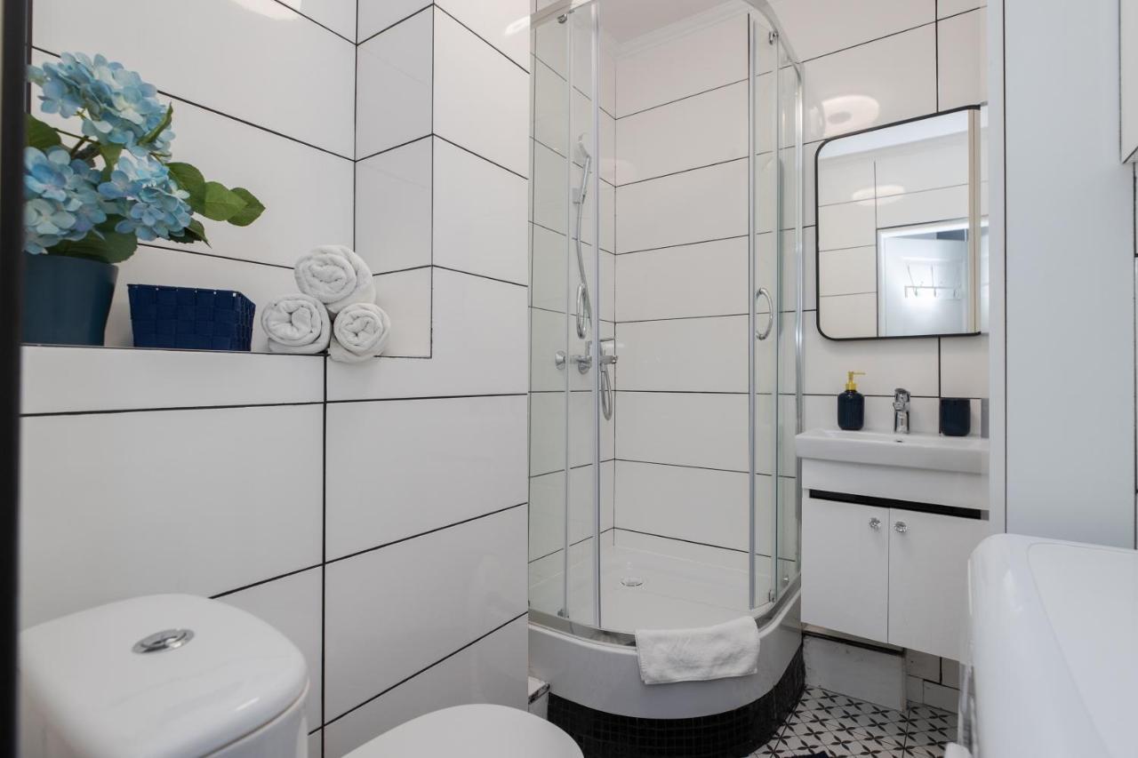 Unitapartaments Short Rent Apartment In Warsaw By Metro Station Rondo Onz Apart With 3Bedrooms 23 Exterior foto